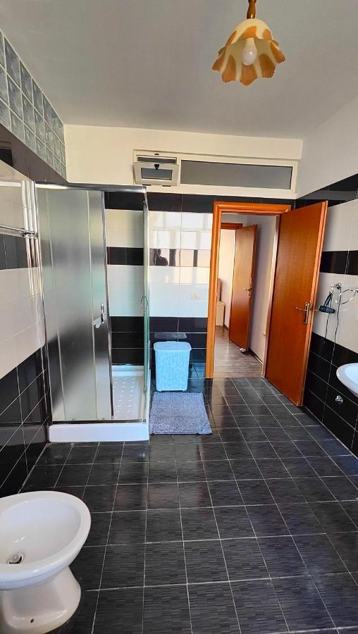 Appartamento Familiare Di Toni Shkodër Extérieur photo